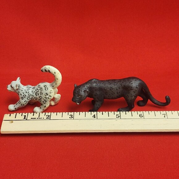 Black Panther Snow Leopard Cub Figures Two Animal figurines - Picture 8 of 11